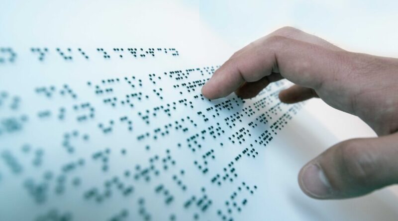 foto. 1 Karta z pismem punktowym Braille'a